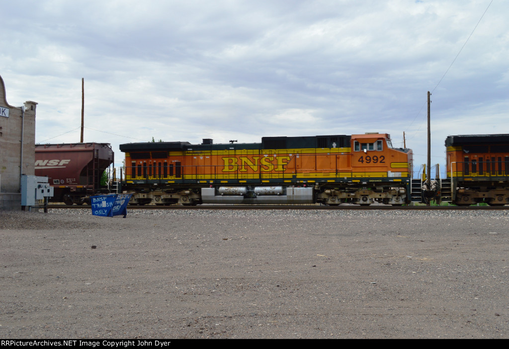 BNSF 4992
